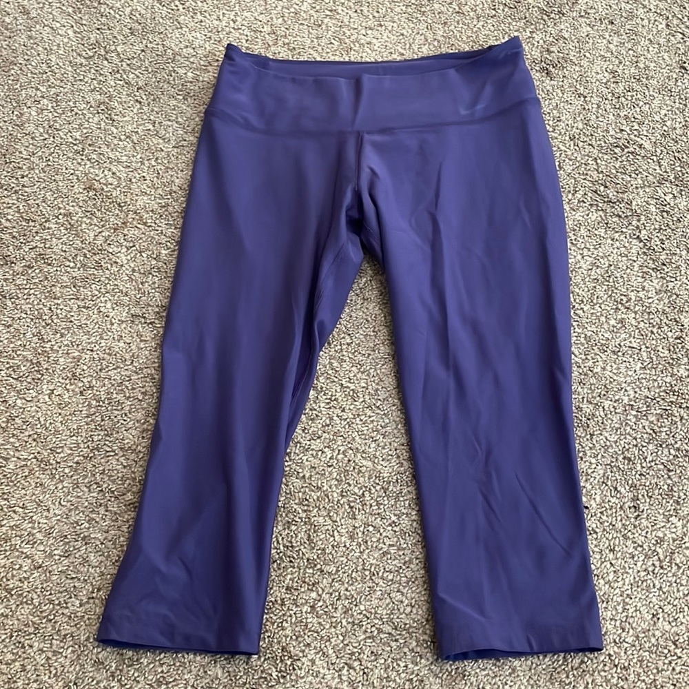 Nike dri-fit cropped leggings size M